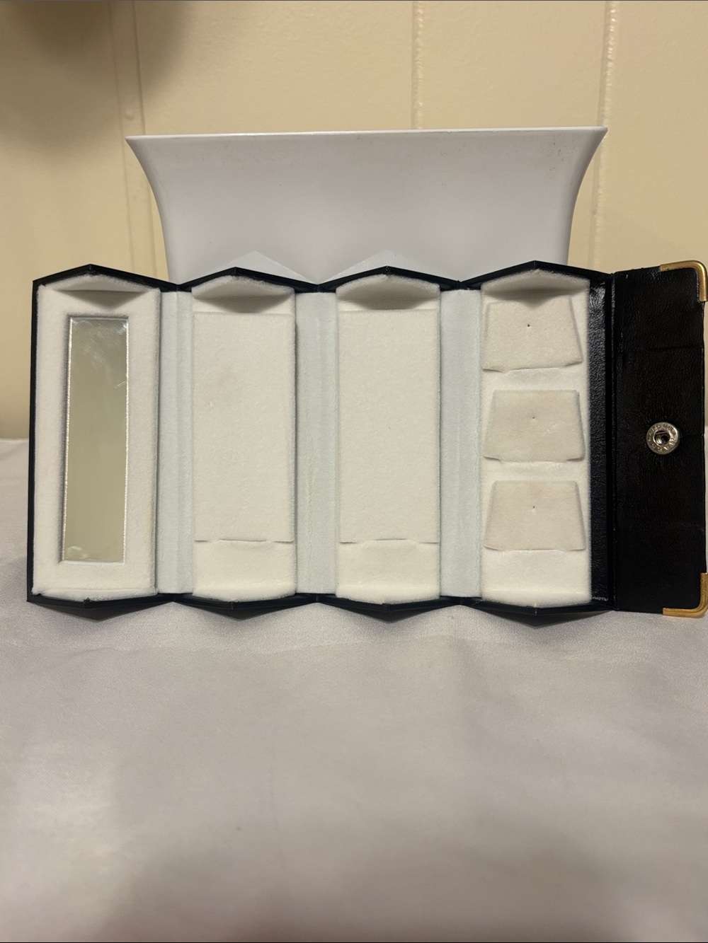 NIB / NWT Travel Jewelry Organizer Fold Out Case Container Holder Mirror